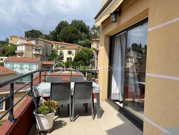 A louer APPARTEMENT T4 82 M2 TERRASSE BORD DE MER MENTON
