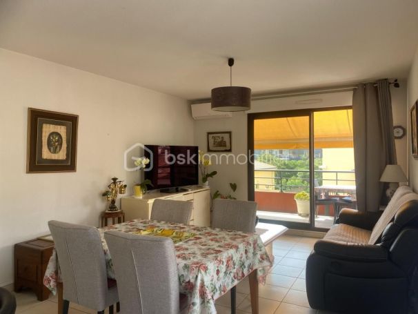 A louer APPARTEMENT T4 82 M2 TERRASSE BORD DE MER MENTON