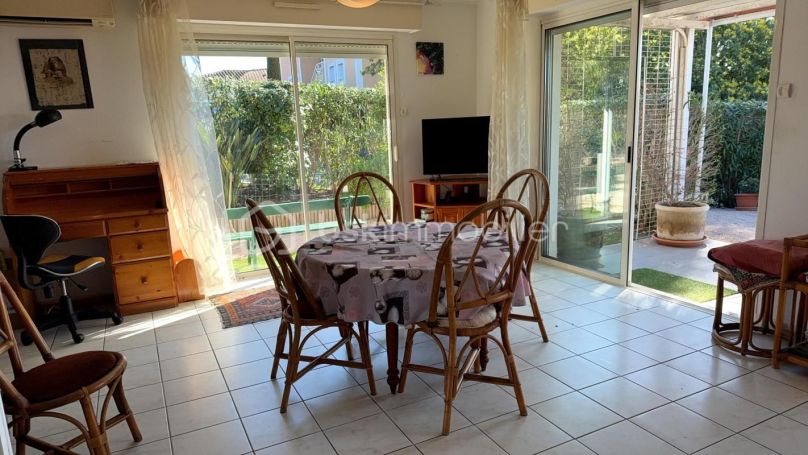 A louer APPARTEMENT DE PRESTIGE T3 65 M2 TERRASSE BORD DE MER SAINT RAPHAEL