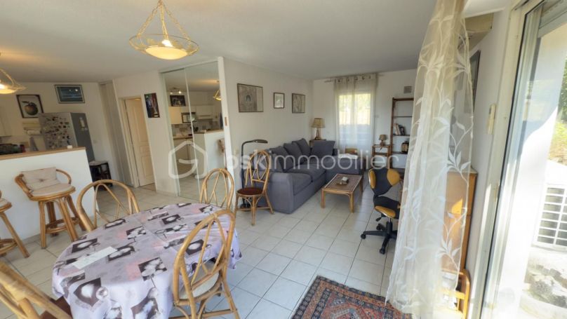 A louer APPARTEMENT DE PRESTIGE T3 65 M2 TERRASSE BORD DE MER SAINT RAPHAEL