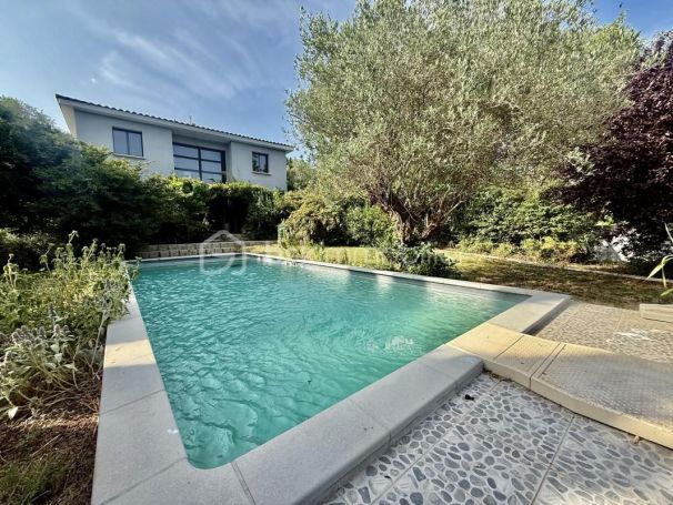 A louer MAISON  6 PIECES 182 M2  GIGNAC