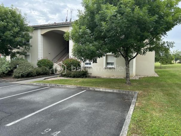 A louer APPARTEMENT T3 64 M2  COUTRAS