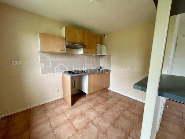 A louer APPARTEMENT T3 64 M2  COUTRAS
