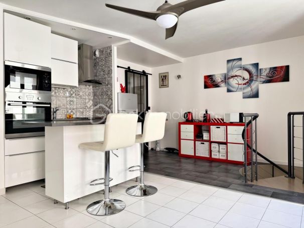 A louer APPARTEMENT DUPLEX NEUF T2 46 M2 TERRASSE BORD DE MER HYERES