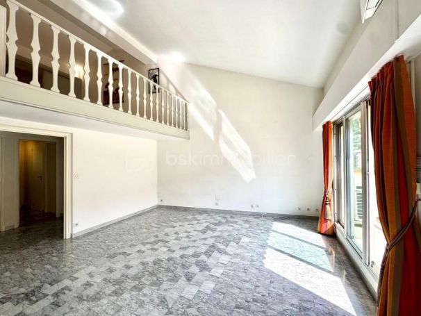 A louer APPARTEMENT DUPLEX T4 95 M2 TERRASSE BORD DE MER MENTON