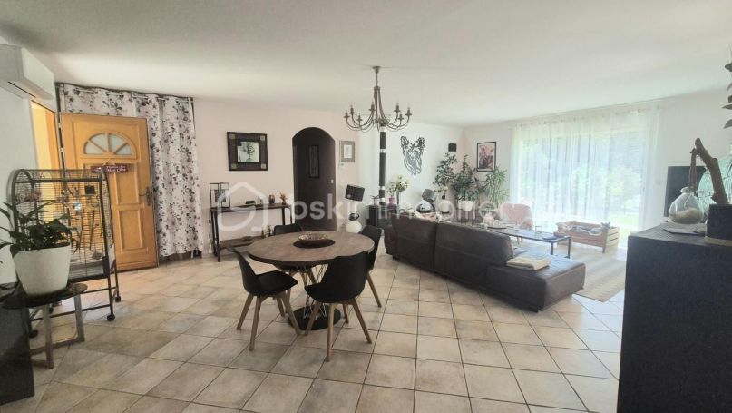 A louer MAISON  7 PIECES 171 M2  BESSE SUR ISSOLE