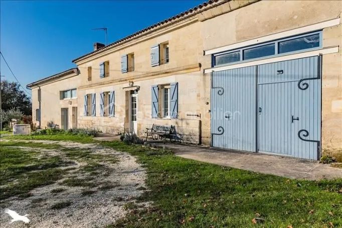 A louer MAISON  DE MAîTRE  COUTRAS