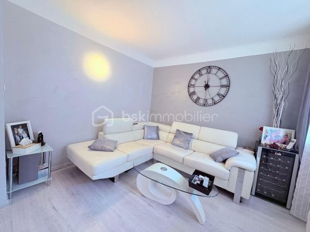 A louer APPARTEMENT NEUF T3 67 M2 BORD DE MER NICE