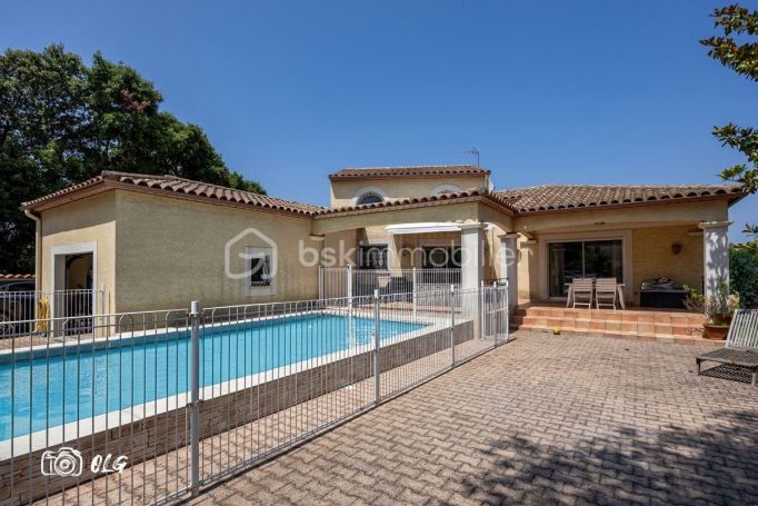 A louer MAISON  5 PIECES 168 M2  RESTINCLIERES