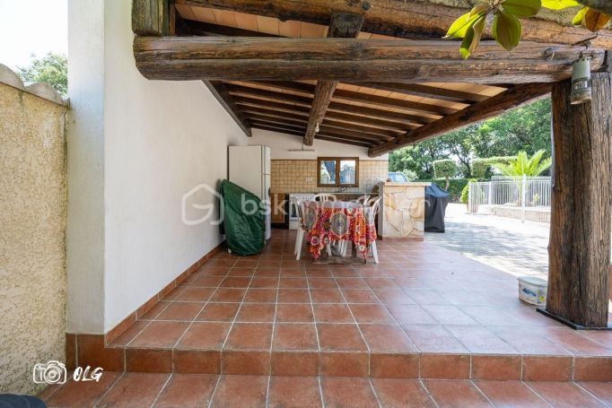 A louer MAISON  5 PIECES 168 M2  RESTINCLIERES