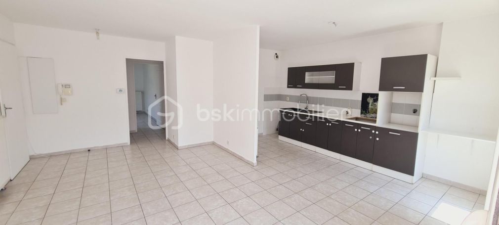 A louer APPARTEMENT T3 60 M2 TERRASSE BORD DE MER LA SEYNE SUR MER