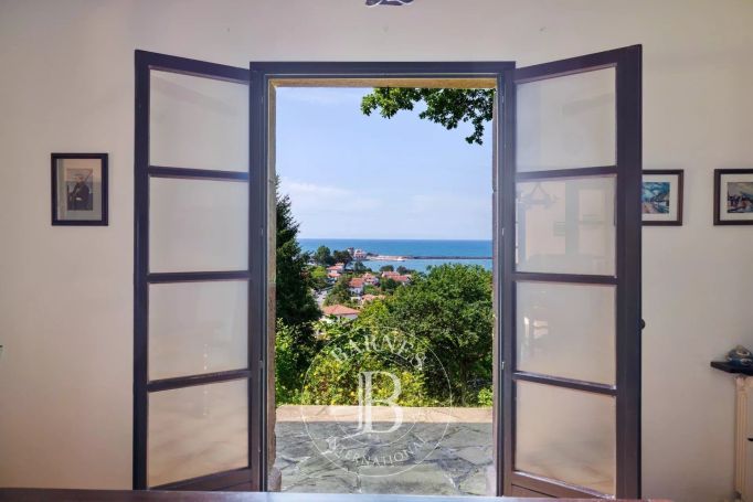 A vendre MAISON BASQUE 9 PIECES VUE MER CIBOURE BORDAGAIN