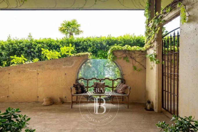 A louer MAISON  22 PIECES 700 M2  GORRAIZ