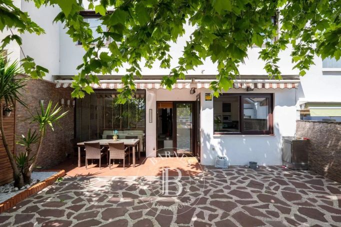 A vendre  MAGNIFIQUE MAISON MITOYENNE 245 M² SAN SEBASTIAN