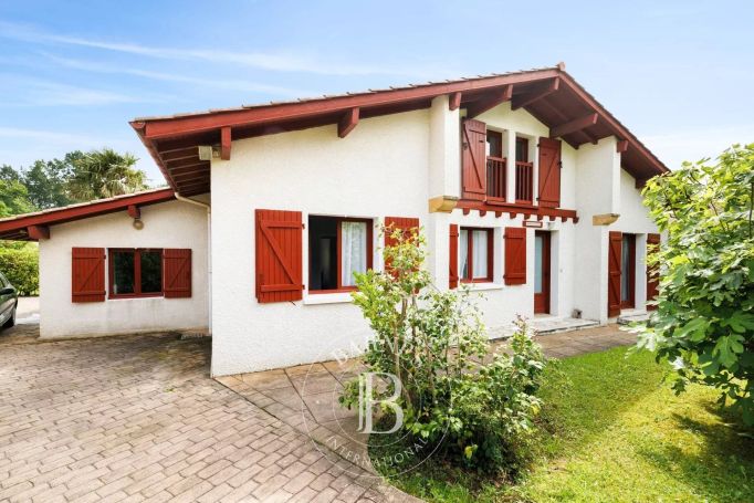 A vendre JOLIE VILLA 6 PIECES PROCHE CENTRE A PIEDS ASCAIN