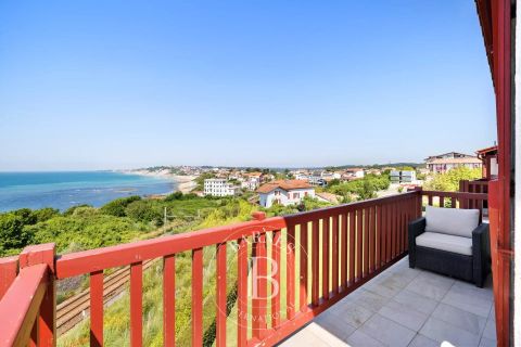 A vendre APPARTEMENT t3 dernier etage  VUE OCEAN  GUETHARY