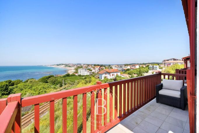 A vendre APPARTEMENT t3 dernier etage  VUE OCEAN  GUETHARY