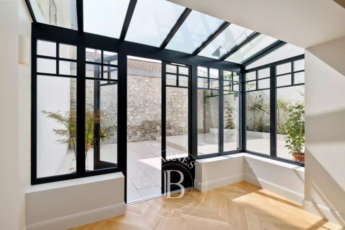 A vendre MAISON ANNEES 30 7 PIECES RENOVEE CENTRE VILLE BIARRITZ