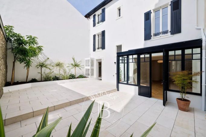 A vendre MAISON ANNEES 30 7 PIECES RENOVEE CENTRE VILLE BIARRITZ