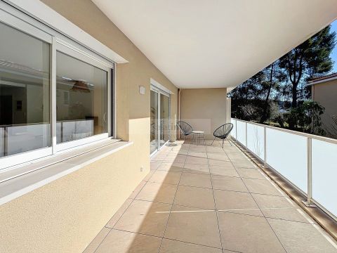 A vendre SPACIEUX APPARTEMENT T3 QUARTIER DES POISSONNIERS La Ciotat