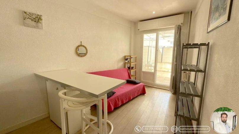 A louer STUDIO  16 M2 TERRASSE BORD DE MER NICE