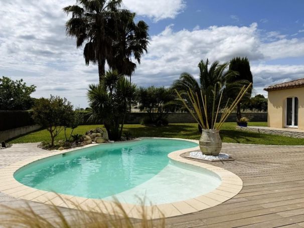 A louer MAISON  5 PIECES 141 M2 BORD DE MER PUISSALICON