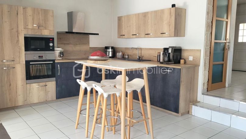 A louer MAISON  7 PIECES 170 M2  COURSAN