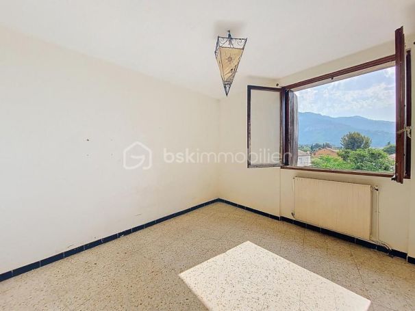 A louer APPARTEMENT T5 85 M2 BORD DE MER TOULON