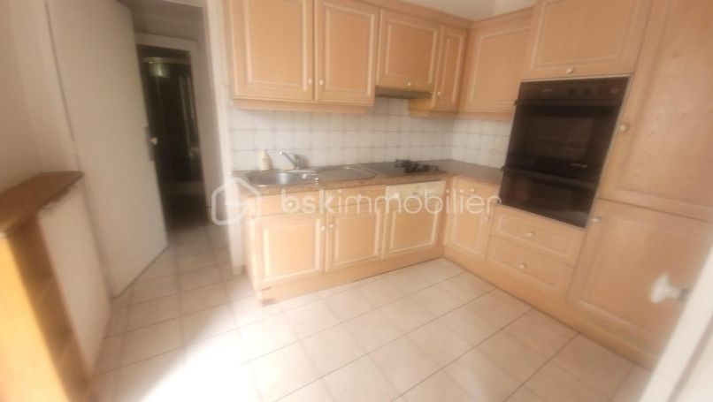 A louer APPARTEMENT T4 91 M2  NIMES