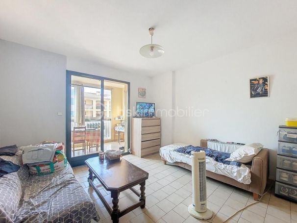 A louer STUDIO  22 M2 BORD DE MER SANARY SUR MER