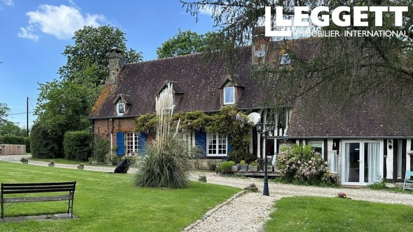A vendre Ensemble Immobilier en briques et colombages entre LISIEUX ET  ST PIERRE EN AUGE