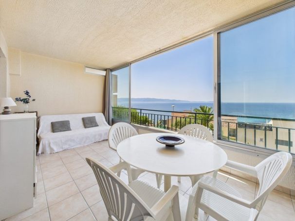 A louer STUDIO  27 M2 TERRASSE BORD DE MER AJACCIO