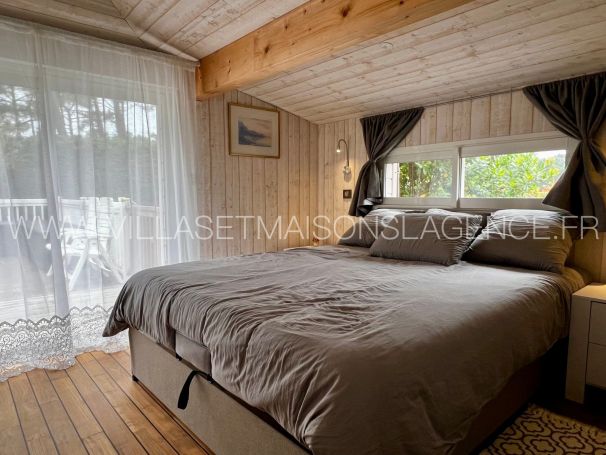 A vendre MAISON  CONTEMPORAINE BORD DE MER LE PORGE