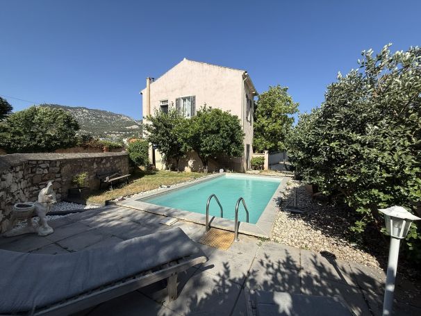 A vendre MAISON  5 PIECES 117 M2 BORD DE MER TOULON