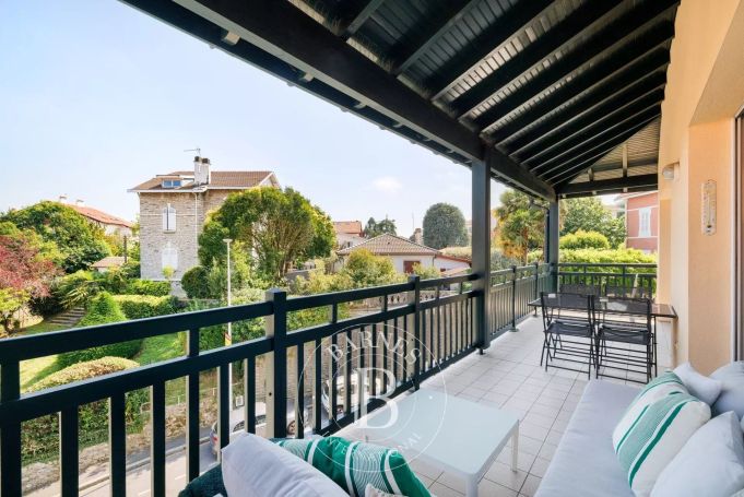 A louer APPARTEMENT T4 118 M2 TERRASSE  BAYONNE