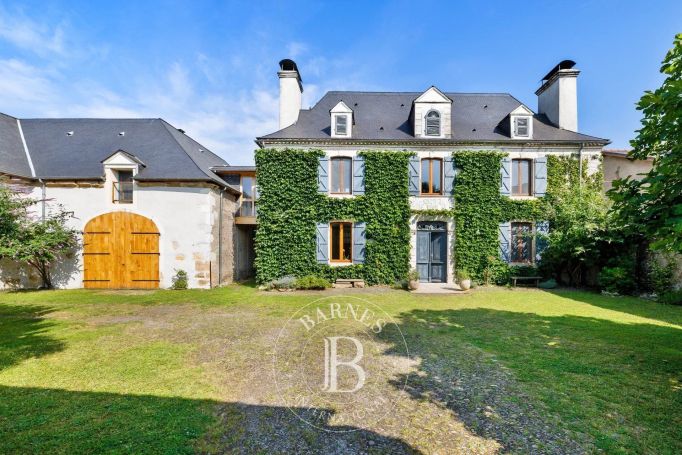 A vendre APPARTEMENT  377 M2 TERRASSE  PAU