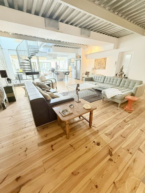 A vendre LOFT  4 PIECES 152 M2 BORD DE MER TOULON