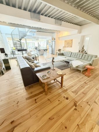 A vendre LOFT  4 PIECES 152 M2 BORD DE MER TOULON