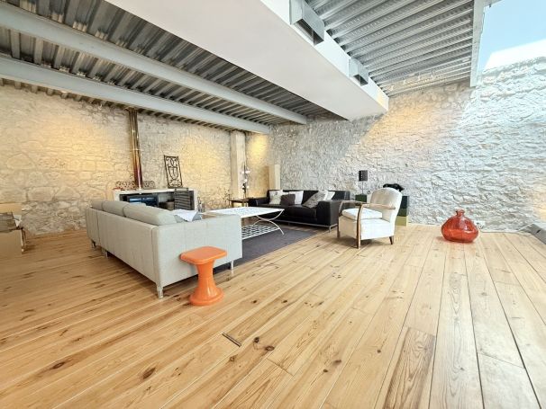 A vendre LOFT  4 PIECES 152 M2 BORD DE MER TOULON