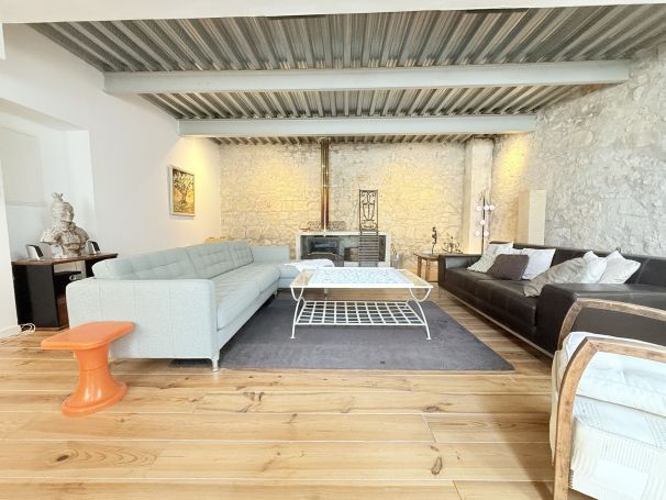 A vendre LOFT  4 PIECES 152 M2 BORD DE MER TOULON