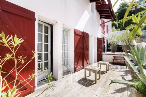 A vendre APPARTEMENT T4 117 M2 TERRASSE BORD DE MER CIBOURE
