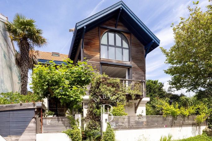 A vendre MAISON  7 PIECES 170 M2 BORD DE MER BIARRITZ