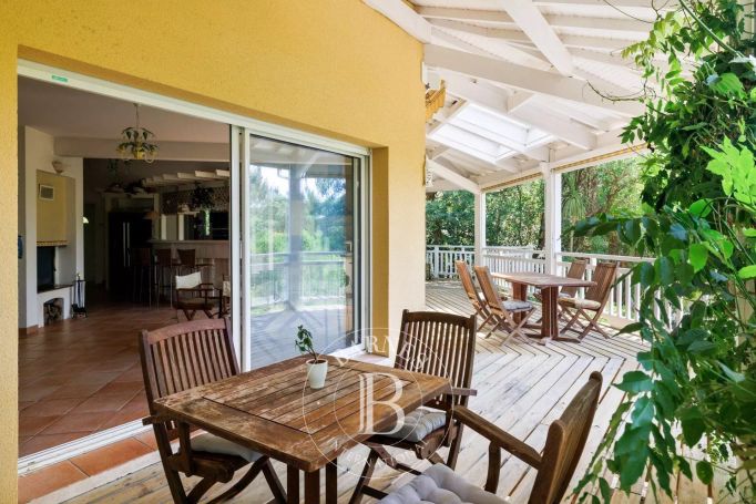 A vendre MAISON  7 PIECES 219 M2 BORD DE MER SEIGNOSSE