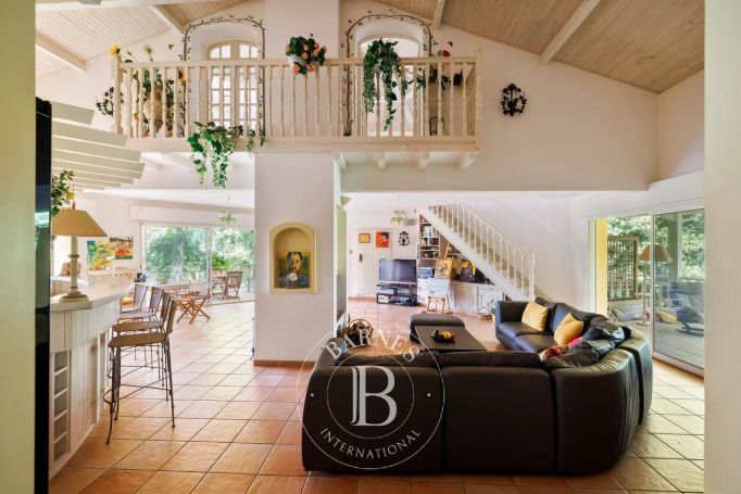 A vendre MAISON  7 PIECES 219 M2 BORD DE MER SEIGNOSSE