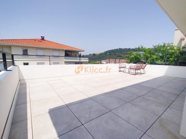 A vendre APPARTEMENT T3 60 M2 TERRASSE BORD DE MER CANNES COMMERCES