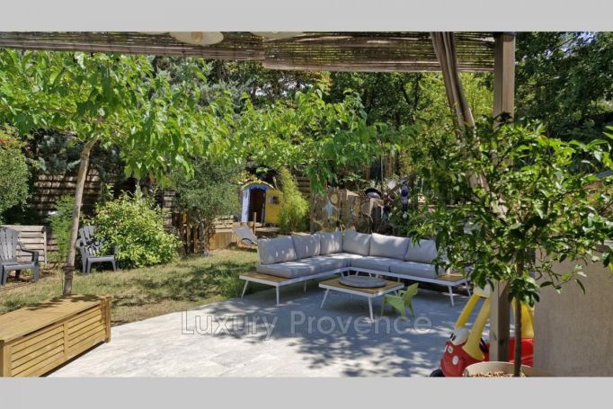 A louer MAISON  5 PIECES 150 M2  CHATEAUNEUF LE ROUGE