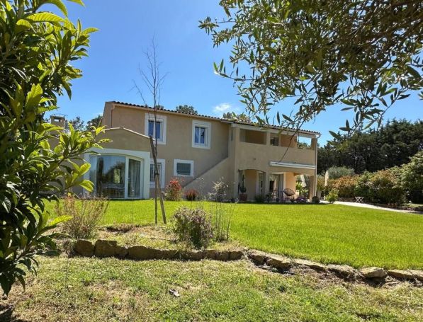 A louer MAISON  7 PIECES 210 M2  ROGNES