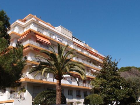 A louer APPARTEMENT DE PRESTIGE T3 55 M2 BORD DE MER NICE