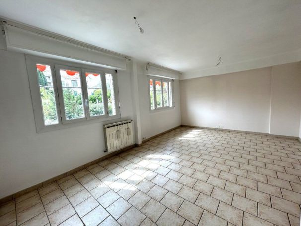 A louer APPARTEMENT DE PRESTIGE T3 55 M2 BORD DE MER NICE