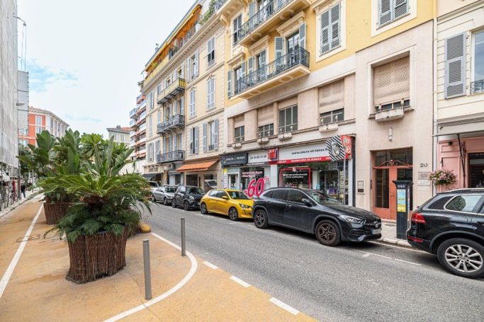 A louer LOFT T2 70 M2 BORD DE MER NICE